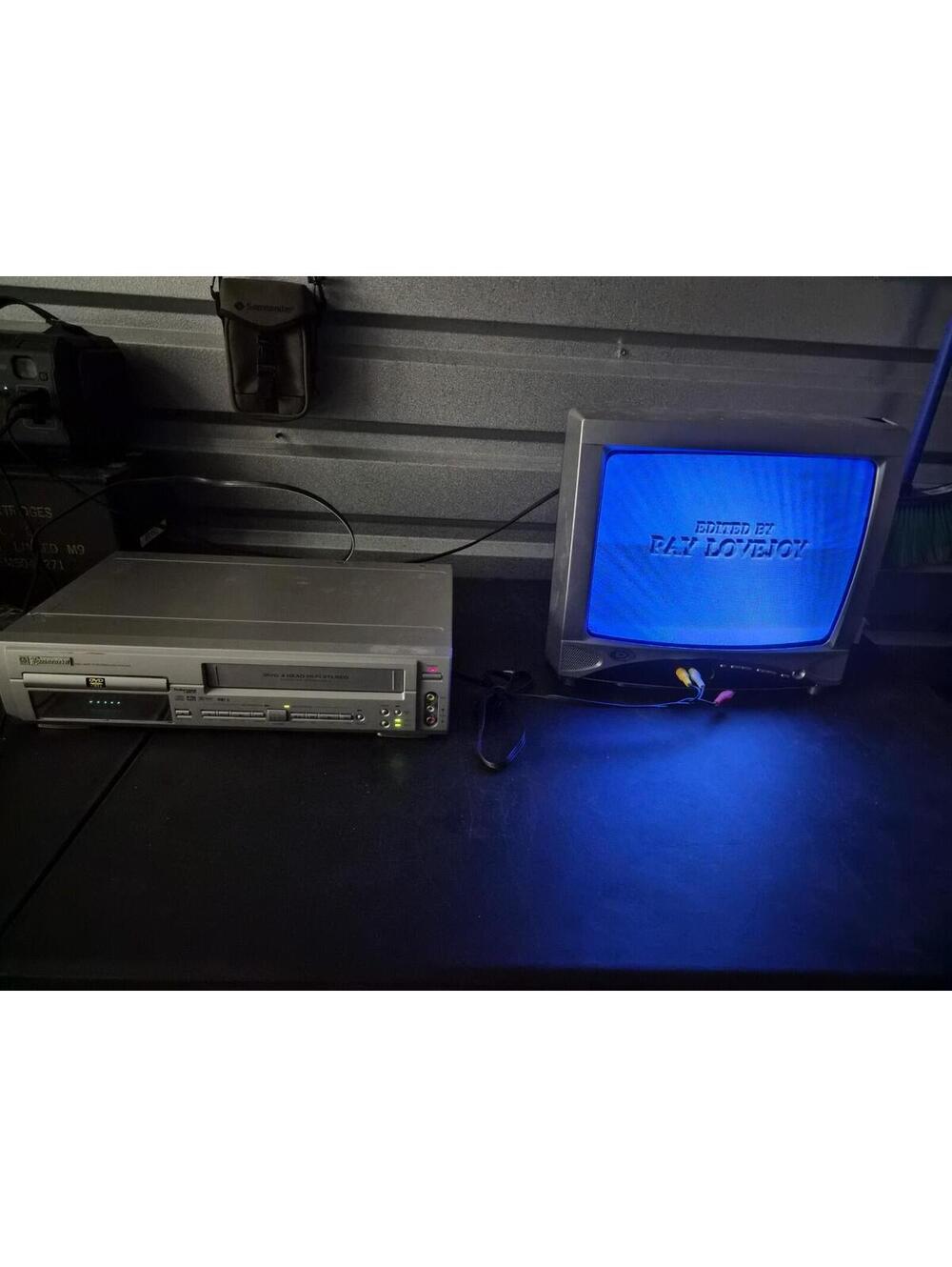 Emerson EWD2202 DVD Player / VCR VHS Recorder Combo 4 Head TruSurround Hi-Fi